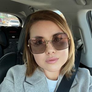 Meet your Posher, Elena